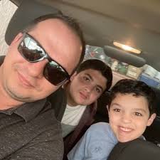 Roy Velázquez (@velazquezroy)