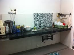 Beberapa pengrajin melakukan pekerjaan yang baik dengan produksi model sederhana dalam hal ini, lebih baik untuk tinggal di bentuk persegi panjang sederhana tanpa laci. Dekorasi Dapur Tanpa Kabinet Ideku Unik