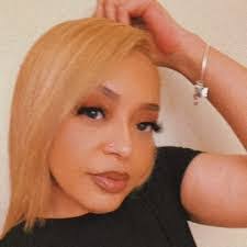 Kiersten Powell's Instagram, Twitter & Facebook