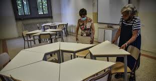 Vaccini, in sicilia al via da lunedì la prenotazione per gli over 80. Scuola Dalla Puglia Richiesti 150mila Banchi Monoposto E Mancano 700 Aule Il Sole 24 Ore