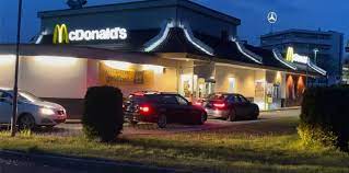 Each set of contacts can be in one of two states: Abends Am Drive In Schalter Schlechte Zeiten Fur Spatesser In Recklinghausen