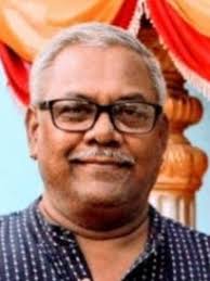 What are the characteristics of a 1950s and 1960s Indian cinema accordion  player?