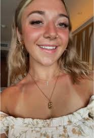 Danielle Beckett's Instagram, Twitter & Facebook