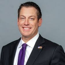 Jay Farrell's Instagram, Twitter & Facebook