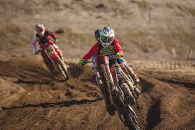 Diese jungen talente verfügen bereits früh über ein ausgeprägtes gleichgewichtsgefühl und eine sehr gute koordination. Enduro Vs Cross Der Unterschied In Sportart Und Motorrad Moto Guide