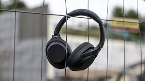 The bundled charging case supports the qi wireless. Review Sony Wh 1000xm4 The New King Of Noise Cancelling
