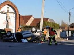 S'utilise avec les articles le, l' (devant une voyelle ou un h muet), un. Accident Mortel En Isere