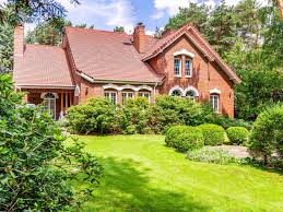 Homeowners insurance also typically covers tree removal if it lands on an insured structure and fell because of a covered peril, like wind or weight of ice or snow. 8 Best Homeowners Insurance Companies 2021 This Old House