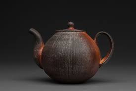 Black And White Teapot On Kardashians Stuart Gair Contemporary Artist Artaxis Is An Evolving Independent Source Of Peer Reviewed Contemporary Artwork In Pottery Tea Pots Tea Pots Ceramic Teapots