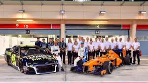 Los carros para niños no tienen prácticamente nada que envidiarles a los de adultos. Asi Ha Sido El Estreno De Fernando Alonso Con Un Coche De La Nascar