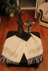 Nazire Nin Elisleri Ortuler Tel Sarma Zanaati Kanavice