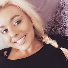 Beth Waterfall (@waterfall_beth)