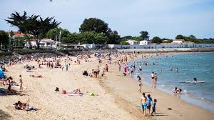 La flotte est un village historique qui invite ses visiteurs à flâner le long du port ou sous les platanes du cours félix faure sous le regard des vieilles demeures le port de la flotte accueille aujourd'hui de nombreux bateaux et voiliers en escale sur l'île de ré. La Flotte Destination Ile De Re Official Website Of The Tourist Office