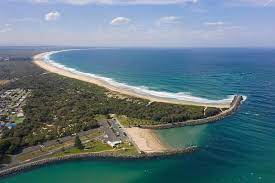 .burgess beach including tuncurry, forster and one mile beach have been closed for 24 hours. 4 Lrqqb2l02ecm