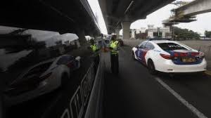 Termasuk pembatasan kegiatan bepergian ke luar daerah atau mudik, yang biasa menjadi tradisi regulasi itu mengatur pembatasan kegiatan bepergian ke luar daerah dan atau mudik atau cuti bagi. Menpan Rb Segera Terbitkan Surat Edaran Larangan Mudik Bagi Asn