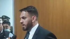 El ministro de Gobierno,...