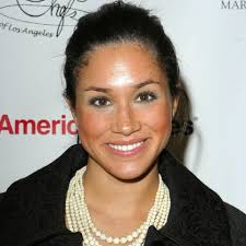 Hautpflege: Das hilft gegen Dehnungsstreifen, Orangenhaut & Co.