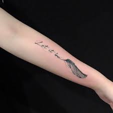35 Ideen Fur Tattoo Schriften Spruche Und Schriftarten Tattoo Schriftarten Tattoo Schrift Tattoo Ideen