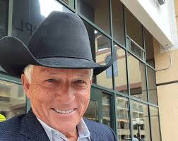 Celebrity auctioneer to conduct Carlyle Lions fundraiser