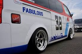 body lineカスタムnv350キャラバン 日産 キャラバン トリコロールカラー ホイール タイヤ スーパーカーニバル2016出展車両 トヨタハイエース キャラバン カスタム キャラバン