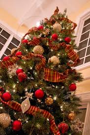 I'm red green colorblind and i can still.see the red in the one strip and the green in the other. Angled View Of Christmas Tree Decorated In Red Green And Gold With Plaid Ribbon By Theresa Grant Frazier Photo Stock Snapwire