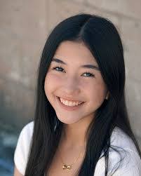 Vanessa Stringer's Instagram, Twitter & Facebook