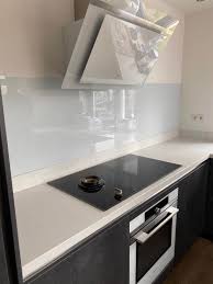 Kuchenruckwand Nach Mass In 2020 Kuche Ruckwand Glas Kuchen Ruckwand Kuchenruckwand