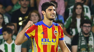 Javier pastore of psg is congratulated by goncalo guedes of psg after scoring during the international champions cup match between paris saint germain and tottenham hotspur on july 22. La Liga Transfer News Valencia Close In On 50m Goncalo Guedes Deal As Kevin Gameiro Agrees Move From Atletico Madrid Goal Com