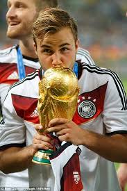 Fifa World Cup 2014 Victorious Mario Gotze Of Germany Celebrates By Kissing The Fifa World Cup Trophy World Football Germany Football Team Soccer World