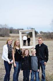 20 Fun And Creative Family Photo Ideas 2017 Family Photoshoot Family Picture Poses Family Photography