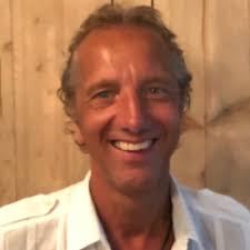 Anneloes had de eer om vandaag de eerste paal te slaan van het nieuwe  kantoorpand op Business Park Amsterdam Osdorp. Hebben we al gezegd dat we  trots zijn? 😉 Lees hier meer