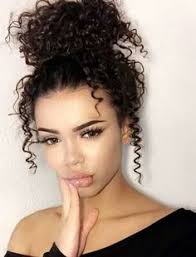 She is known for her chartbusting songs and the unique shakira's hips move. 27 Tumblr Curly Hair Ideas Hair Curly Hair Styles Natural Hair Styles