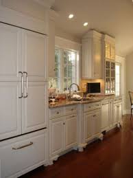 Pin By Tina Hall On 665 W Capri In 2020 Tall Kitchen Cabinets Laminate Kitchen Cabinets Traditional Kitchen Design