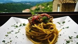 Acciuga, aringa, branzino, cefalo, gallinella, merluzzo, orata, passera, pesce spada, razza, rombo, sardina, scorfano, sgombro, sogliola, tonno. Spaghetti Con Cime Di Rapa Trota Salmonata Pachino E Miele Picture Of La Maisonette Casaprota Tripadvisor