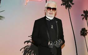 Potrivit presei internaționale, pisica celebrului creator de modă karl lagerfeld a câștigat în ultimii ani aproape 3.2 milioane de dolari, sumă care se adaugă la averea pe care o are deja, de 2,1 milioane de dolari. Motivul Ciudat Pentru Care Karl Lagerfeld Purta Intotdeauna MÄƒnuÈ™i
