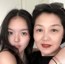 Li Yong's daughter is revealed to be making her debut! The  second-generation celebrity is quickly becoming a privileged figure in the  entertainment industry because of his non-scientific background.