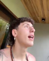 Yeri Mua y su nuevo chacal ❤️🔥, @yerimua confirma su relación con el  músico Simón Trujillo también conocido como @sai_______ . La pareja se ha  reencontrado recientemente en Colombia y están ...