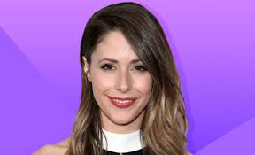 Amanda Crew Body Measurements, Height, Weight, Bra Size, Shoe Size