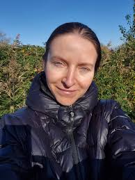 Shalom. My heart is open for a relationship. 45 years old, I was born in  Tel Aviv. living and working in Berlin for many years. Smart, positive and  funny. Serious about my