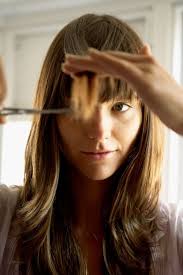 Pony Selber Schneiden So Einfach Geht S Haare Selber Schneiden Pony Haare Selber Schneiden Haare Schneiden