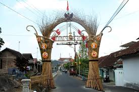 Maybe you would like to learn more about one of these? Gapura Unik Di Pintu Masuk Kampung Poncol Magelangekspres Com