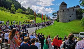 Ontdek de mooiste bezienswaardigheden in liechtenstein. Liechtenstein Wo Der Monarch In Den Garten Bittet