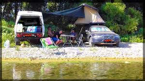 France Bivouac Et Tourisme En Tente De Toit Hussarde 4 Places Sur Volvo Xc70 Tentes Au Sol Et Pick Up Tarp Auvent Nissan Navara Camping Au Bord De L Eau