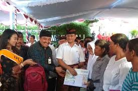 Seperti dilansir laman diskopumkm bandung, masyarakat pelaku usaha kecil dan menengah dapat mendaftarkan diri dengan langsung mendatangi dinas koperasi umkm di daerahnya. Program Kemensos Bni Salurkan Bansos Pkh Dan Bpnt Di Tabanan Balipost Com