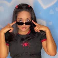 Ally Castro (@allycastro04)