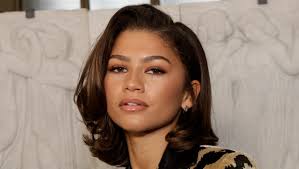 From Zendaya to Aubrey Plaza, bouncy bobs are trending