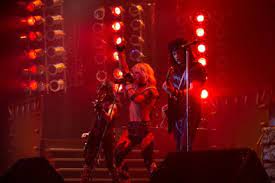 Motley crue's vince neil stormed off the stage during his first solo show in a long time at boone river valley festival in boone, iowa. Netflix S Motley Crue Biopic The Dirt Review The Dirt Is A Reminder That We Should Leave Motley Crue In The 80s Spin