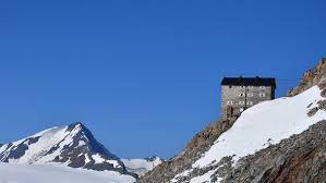 Flying towards the highest hut in the oetztal alps over the massive gepatschferner glacier at dawn. Die Hochste Schutzhutte Des Dav Von Vent Uber Das Hochjoch Hospiz Zum Brandenburger Haus Berge Br De
