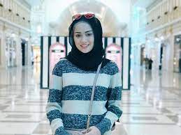 Perempuan berhijab ini juga diketahui seorang penggemar sepak bola. Suzana Manaf Wags Berhijab Pendatang Baru Di Paddock Motogp