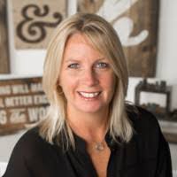 Julie Selby's Instagram, Twitter & Facebook